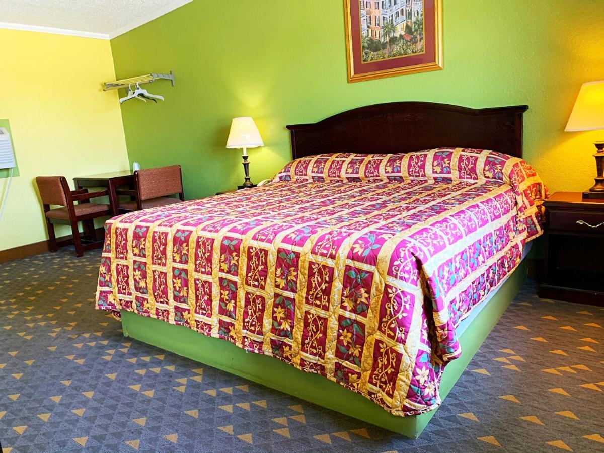 Luxury Inn Midland Exterior photo