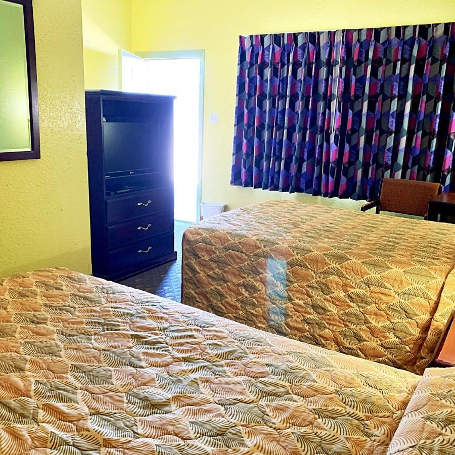 Luxury Inn Midland Exterior photo